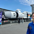 Matthias Maurer vor dem SPACEBUZZ ONE