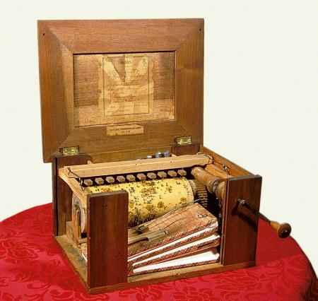 Un serinette ou orgue à oiseaux du 18ème siècle.