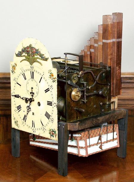 Horloge musicale précieuse et particulièrement rare créée par CE Klee Meyer, qui fut horloger à la cour des rois de Prusse Frédéric II et Frédéric-Guillaume II. Un exemple remarquable de l'horlogerie ancienne du 18ème siècle.